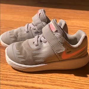 Toddler gray/pink Nikes